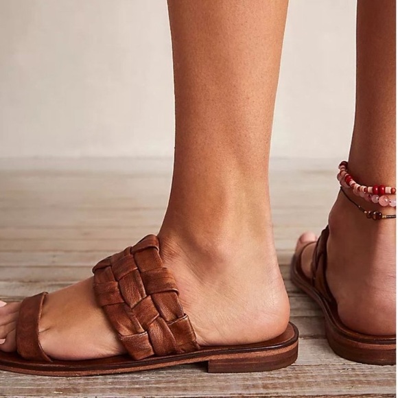 FREE PEOPLE Woven River Sandals Tan New in Box Size 7 - Picture 2 of 7